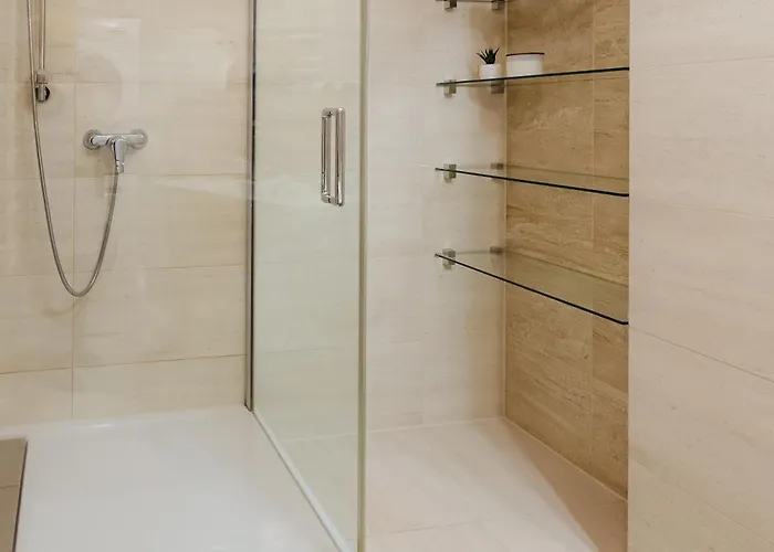 Апартаменти Panorama Luxury Retreat *